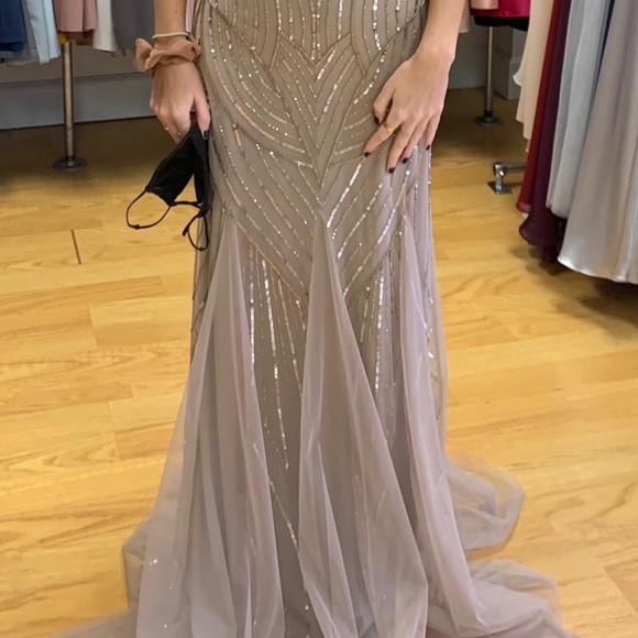 Formal gown. Never worn! - Picture 6 of 8